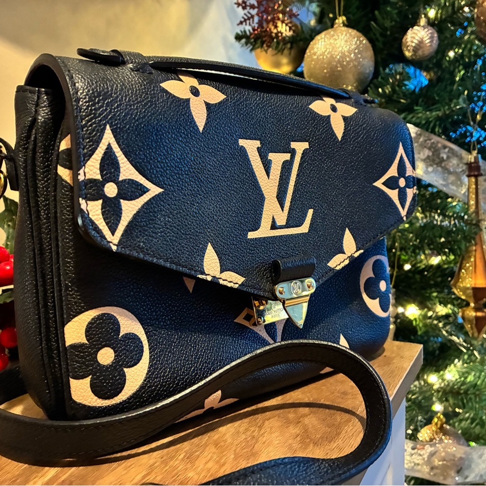 Louis Vuitton Black and Cream Crossbody Bag
